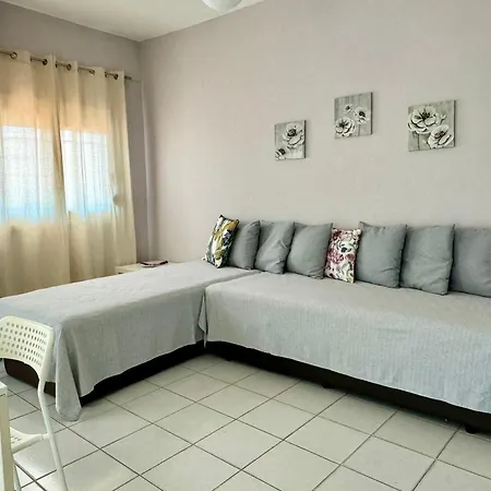 4 In Apartment *